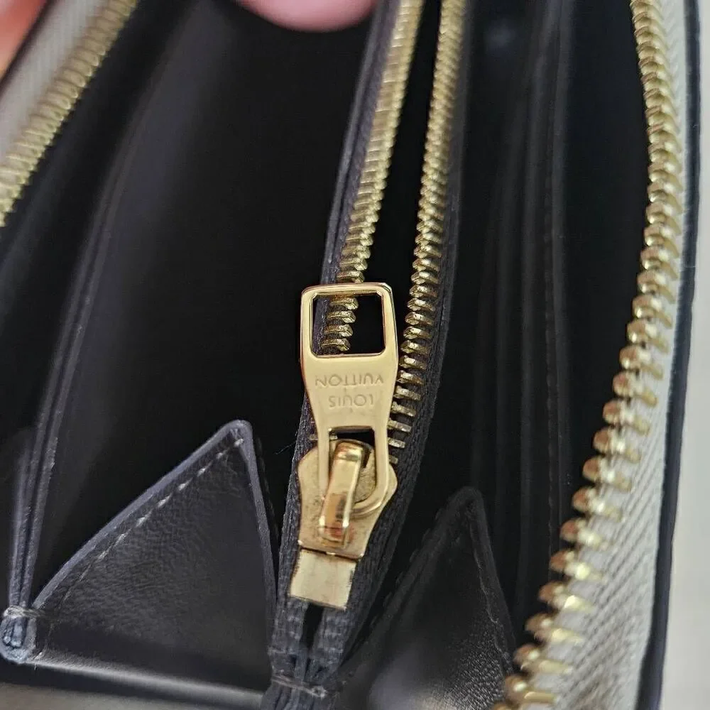 Louis Vuitton Taurillon portefeuille Comete long zip wallet